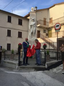 Il Sindaco Presciutti e Gonario Guaitini inaugurano il monumento ai caduti