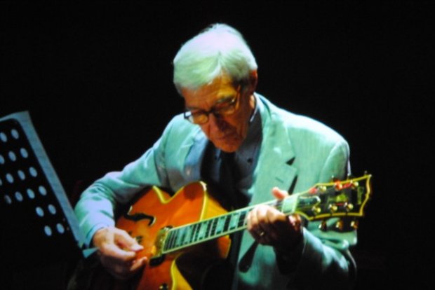 Addio a Franco Cerri, l’Umbria del jazz piange il celebre chitarrista