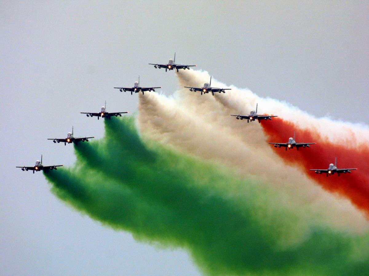 Frecce tricolori a Foligno per i 100 anni dell Aeronautica