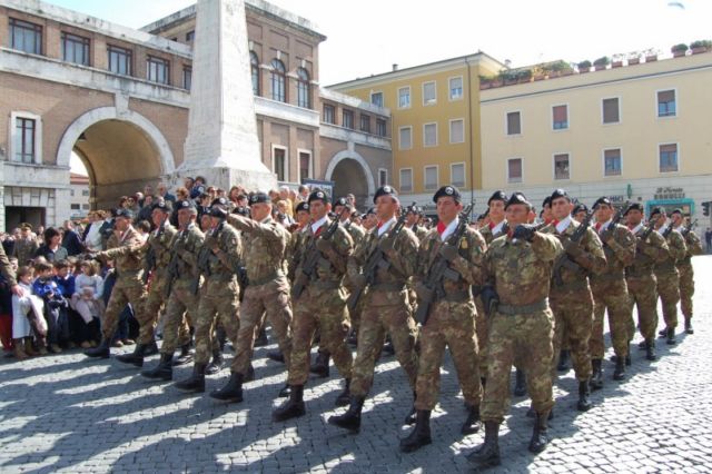 ESERCITO, GRANATIERI DI SARDEGNA PARTONO PER IL KOSSOVO. SPOLETO DOMANI ...