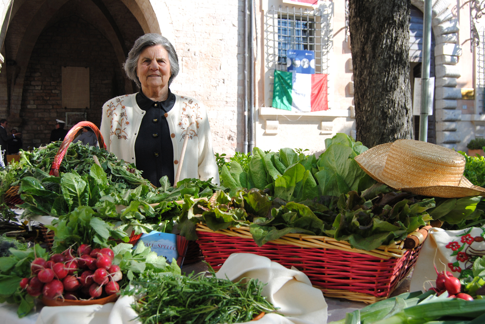 Tornano a Trevi il Mercato del Contadino e il Mercato delle “Pulci”
