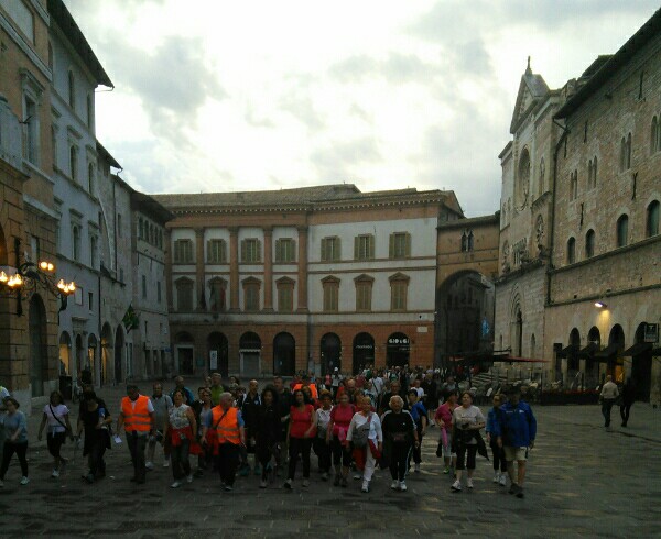 Maxi camminata per le piazze del centro
