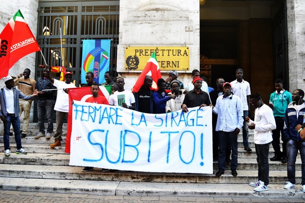 Ecatombe canale Sicilia | Presidio sotto Prefettura Terni