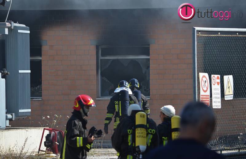 Scoppio vetreria a Piegaro, ustionati gravemente due operai | FOTO