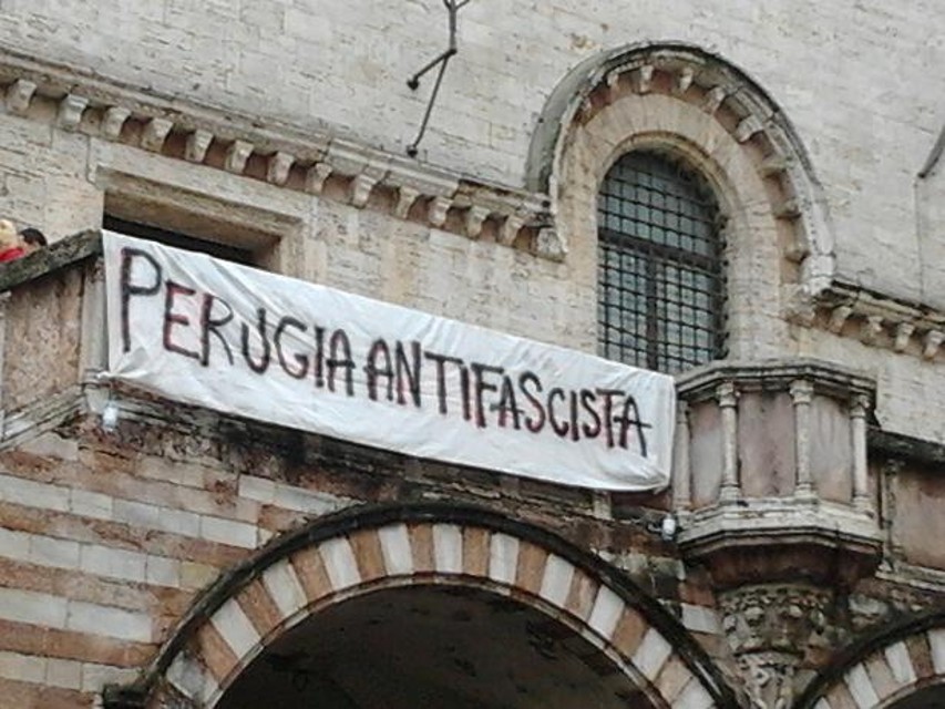 Perugia divisa su cippo Marcia su Roma | Su rotonda meglio un Grifo?