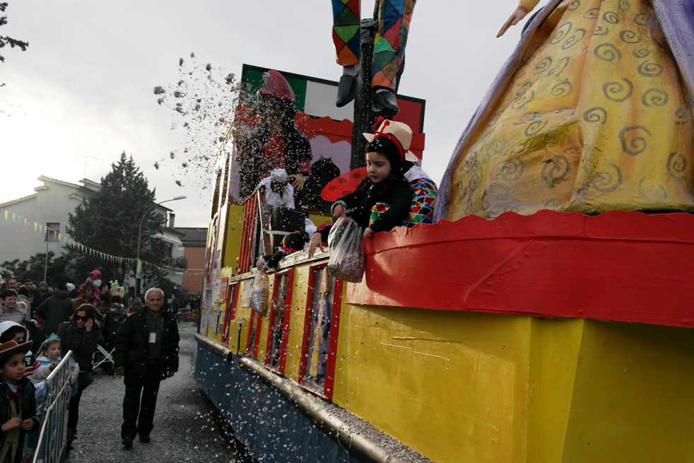 Masha e Orso, Tartarughe Ninja e Frozen per i carri di Carnevale di  Acquasparta 