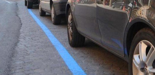 parcheggi strisce blu