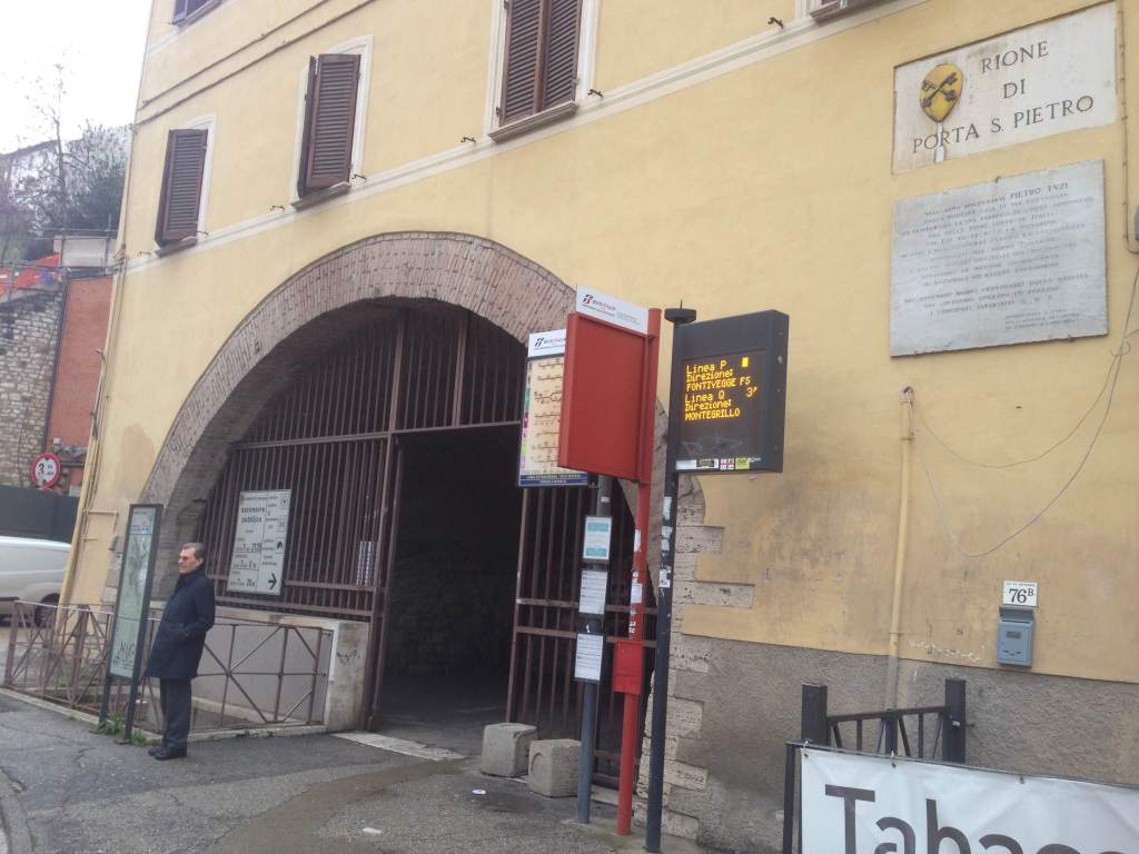 Galleria Kennedy, continua lo smantellamento dei vecchi ascensori