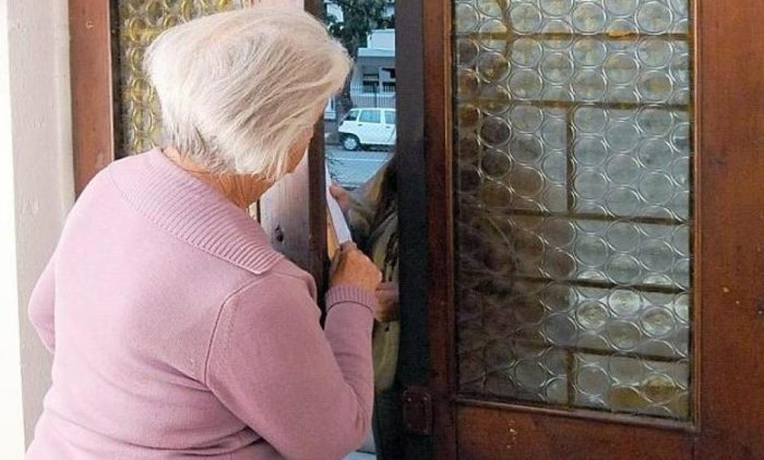 Finti carabinieri arrestati da quelli veri, protagonista della truffa anche un minorenne