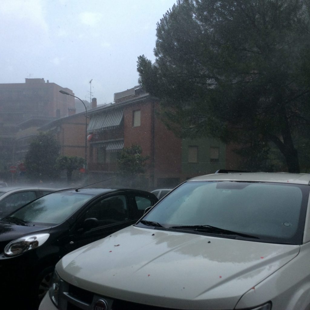 Maltempo, forte temporale a Perugia con Circe | Fulmini e incendi