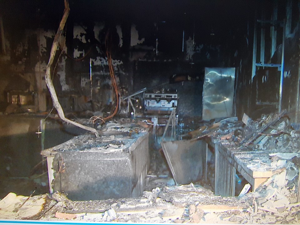 Bastia Umbra, esplosione e fiamme in pasticceria: locale distrutto