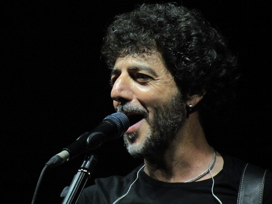 Max Gazzè conquista Orvieto, il ‘menestrello’ esplora le vie del pop