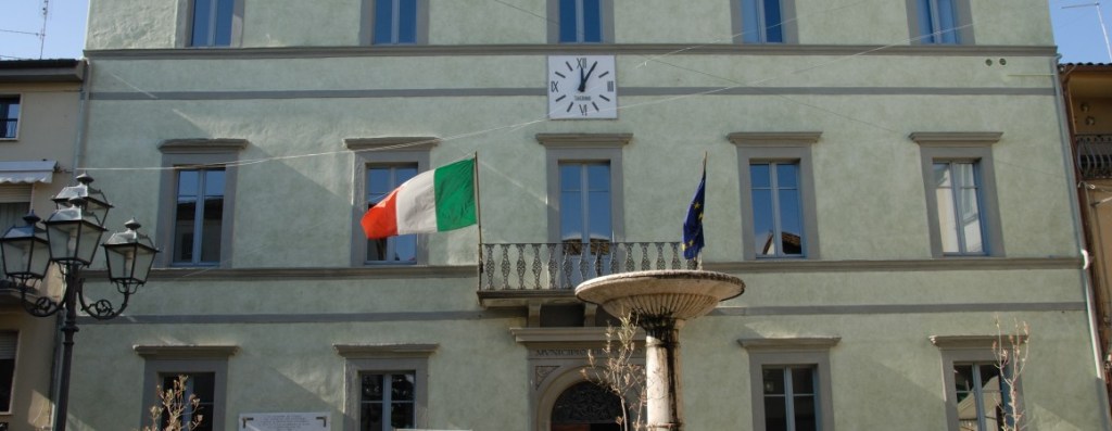 Comune su Facebook “cittadini aiutateci, abbandono rifiuti selvaggio”