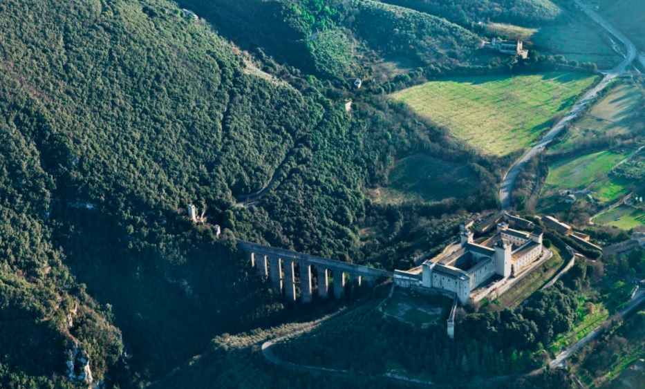 A Spoleto l’Umbria vista dal cielo, le foto di Paolo Ficola al MAG in Piazza Duomo