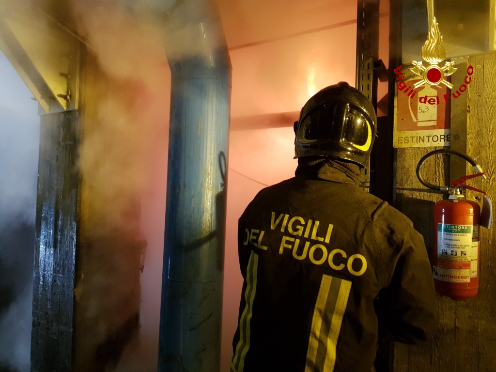 Vetreria Piegaro guasto al forno, intervento “incandescente” per i pompieri