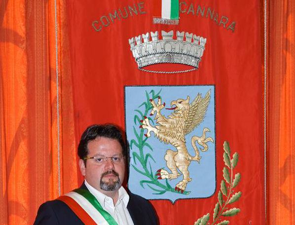 Scivolone del sindaco di Cannara su Twitter: è un boomerang la troppa ‘socialità’ di Fabrizio Gareggia