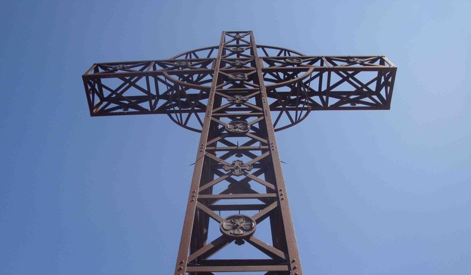 Aperitivo “itinerante” in centro, ricavato servirà a ristrutturare Croce di Monte Acuto