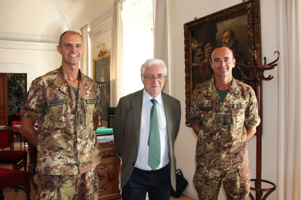 Spoleto, il Comandante 2° Battaglione “Cengio” Giuseppe Rauso ricevuto dal sindaco de Augustinis