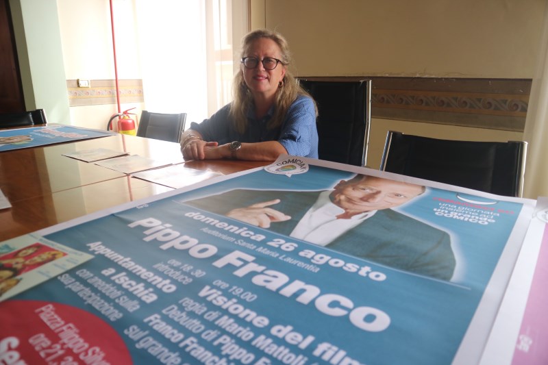 Comiciak, a Bevagna Pippo Franco e gli attori di “Sara e Marti”