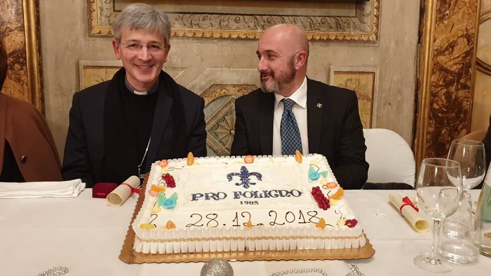 Il Giglio d’Oro della Pro Foligno consegnato al Vescovo Gualtiero Sigismondi