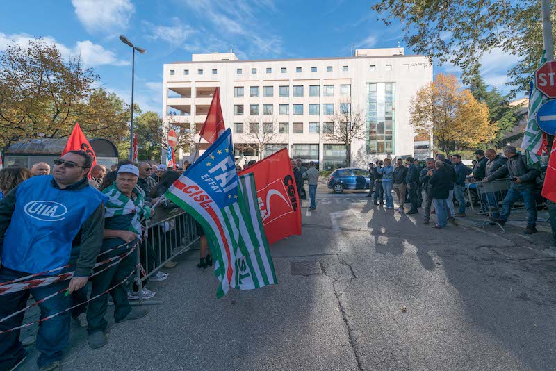 Ancora tensione alla Colussi, botta e risposta  sindacati-proprietà mentre prosegue lo sciopero