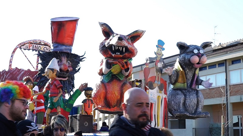 Pronti a partire i carri per il carnevale dei bambini di Acquasparta — La  Voce del Territorio Umbro