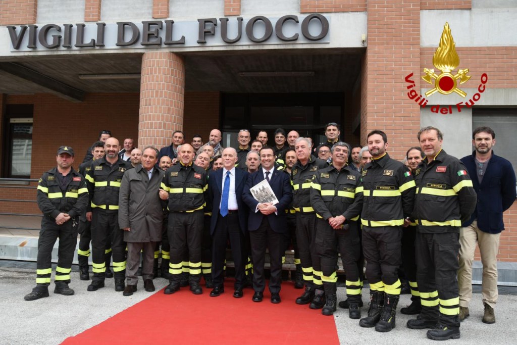Foligno visita del sottosegretario di Stato con delega ai Vigili del Fuoco