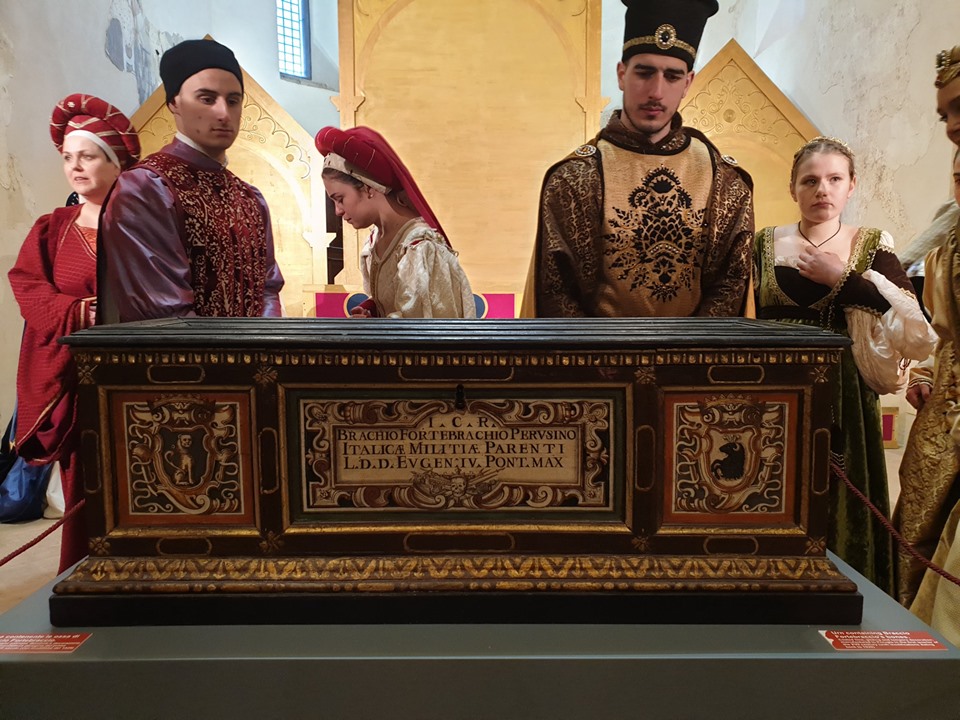 Montone, 1500 visitatori per l’urna contenente i resti ossei di Braccio Fortebraccio