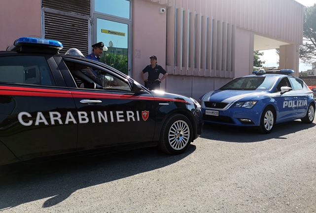 Tentano maxi colpo di notte alle Poste, arrestati due giovani: erano anche armati
