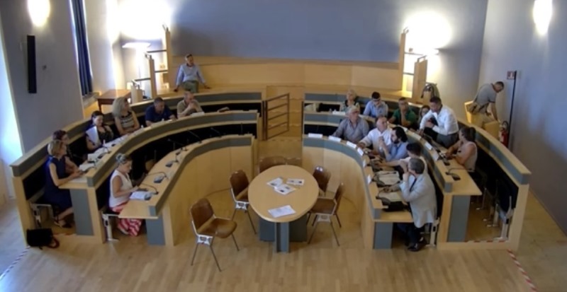 Consiglio straordinario Festival, centrodestra fa dietrofront dopo l’ira del sindaco