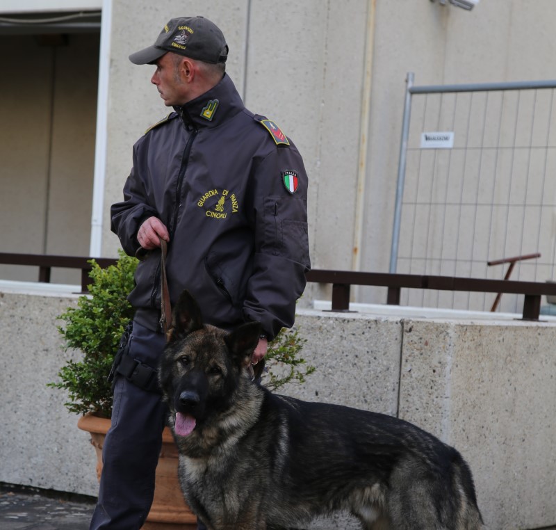 Finanza controlla parchi, locali notturni e discoteche in cerca di droga