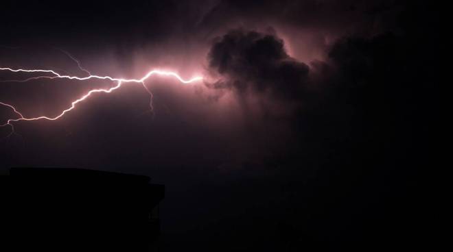Maltempo, notte di pioggia e fulmini