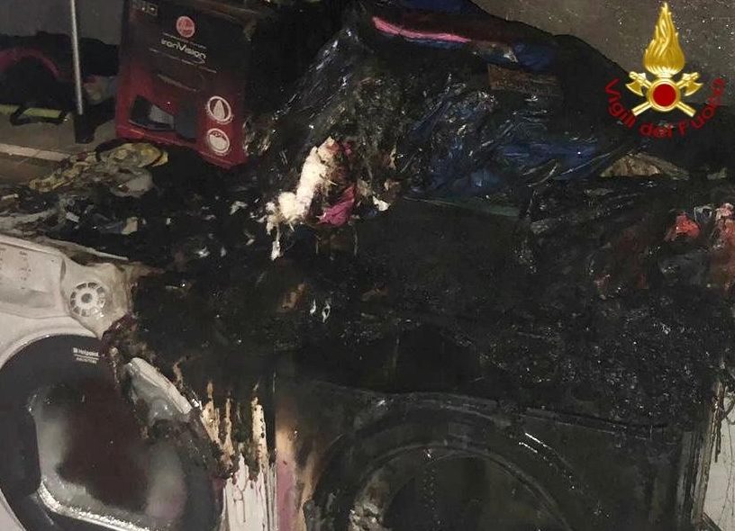 Fulmine cade su abitazione, scantinato in fiamme