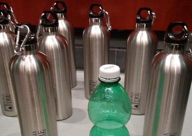 Al via il progetto “Plastic Free” nelle scuole di Assisi | Distribuite le prime 1000 borracce di alluminio riciclato