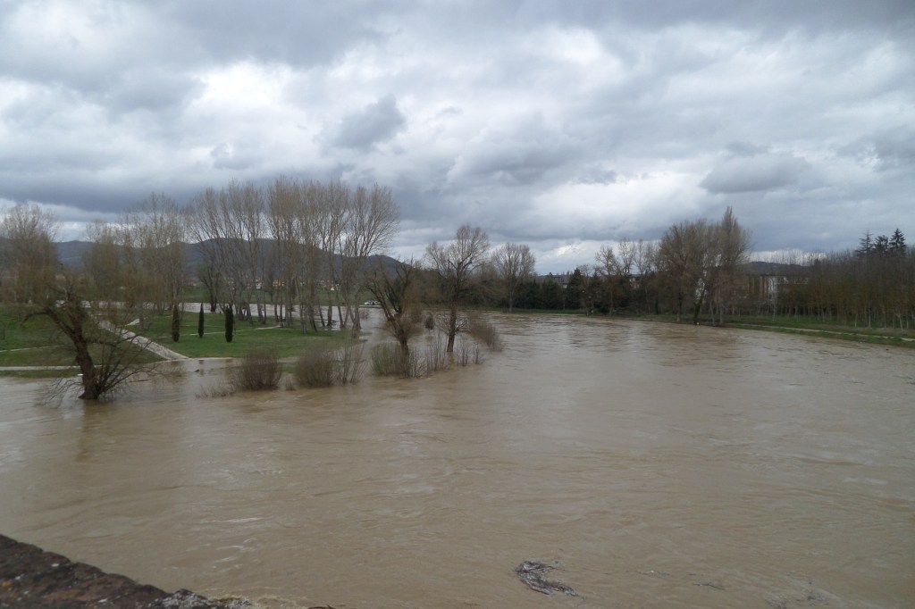 Maltempo: lunedì si torna a scuola, monitorata la piena del Tevere