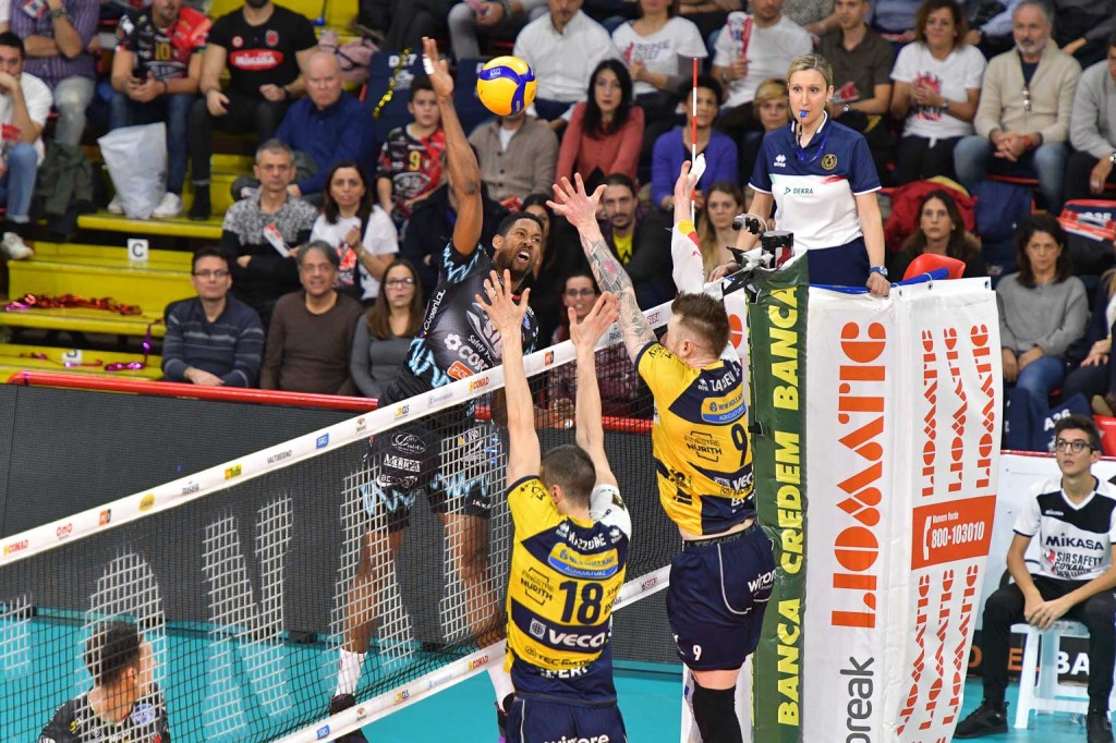 Una Sir spettacolare castiga ancora Modena (3-1) e blinda il secondo posto