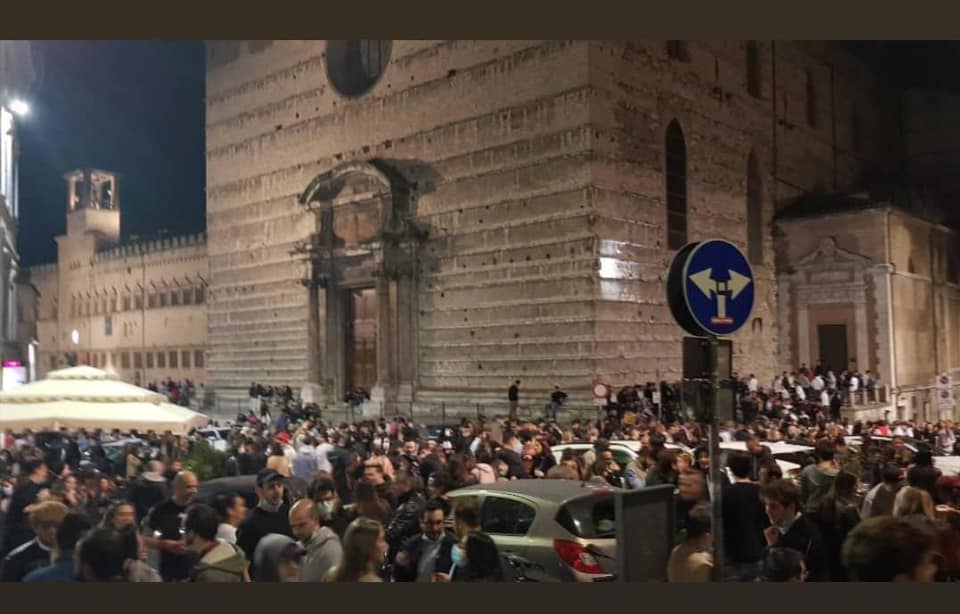 Allentamento dell’ordinanza sulla movida, nuove regole già da venerdì AGGIORNAMENTO