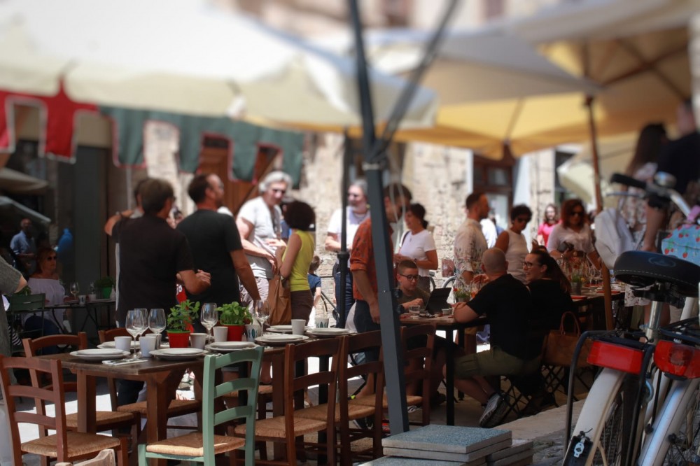 Bevagna ristorante e museo a cielo aperto: così al via il programma estivo