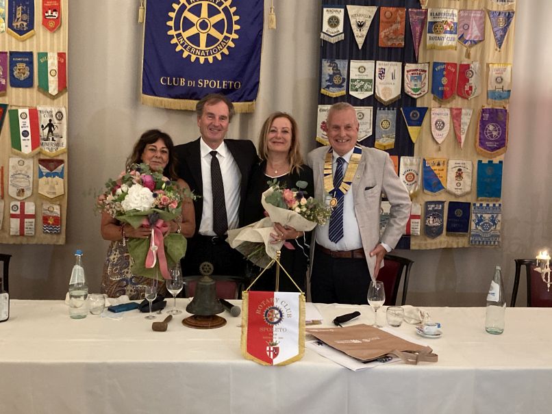 Rotary Spoleto, passaggio della Campana tra Candia Marcucci e Maurizio Hanke