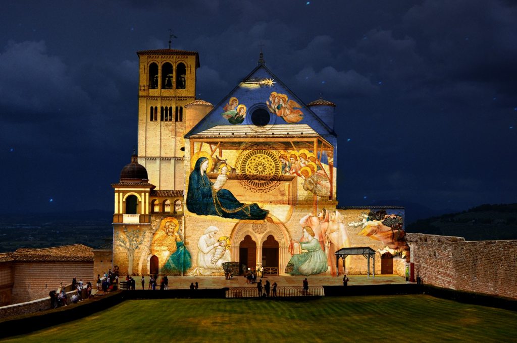 Natale di Francesco: Assisi diventa un presepe di luce a cielo aperto