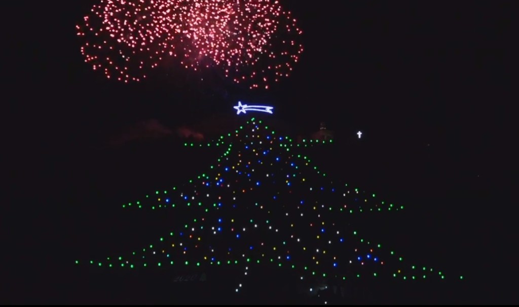 Gubbio si illumina di speranza, acceso l’Albero di Natale più grande del mondo