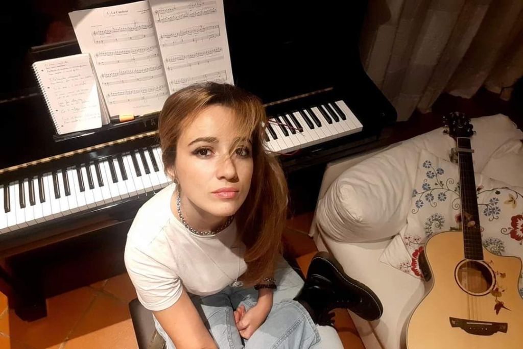 Monteleone di Spoleto conquista il web con Antonia e la sua canzone “Mi gioco lo sguardo”