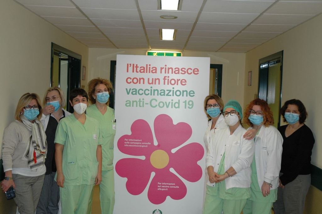 Vaccino, seconde dosi al personale sanitario dell’ospedale di Foligno