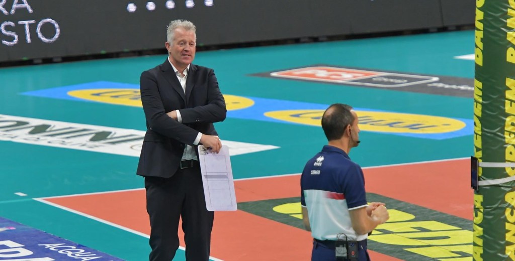 Terremoto Sir, Heynen esonerato | Squadra a Fontana