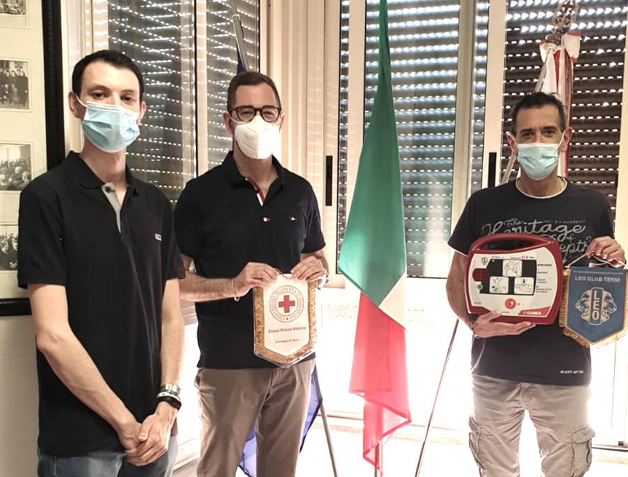 Nuovo defibrillatore alla Croce Rossa di Terni grazie al Leo Club