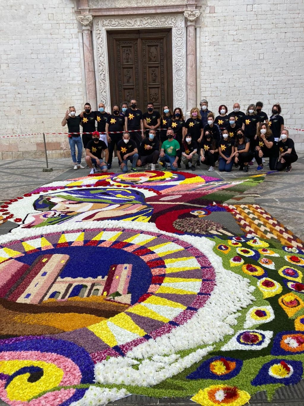 Con una sola infiorata a causa del covid,  Spello onora il Corpus Domini