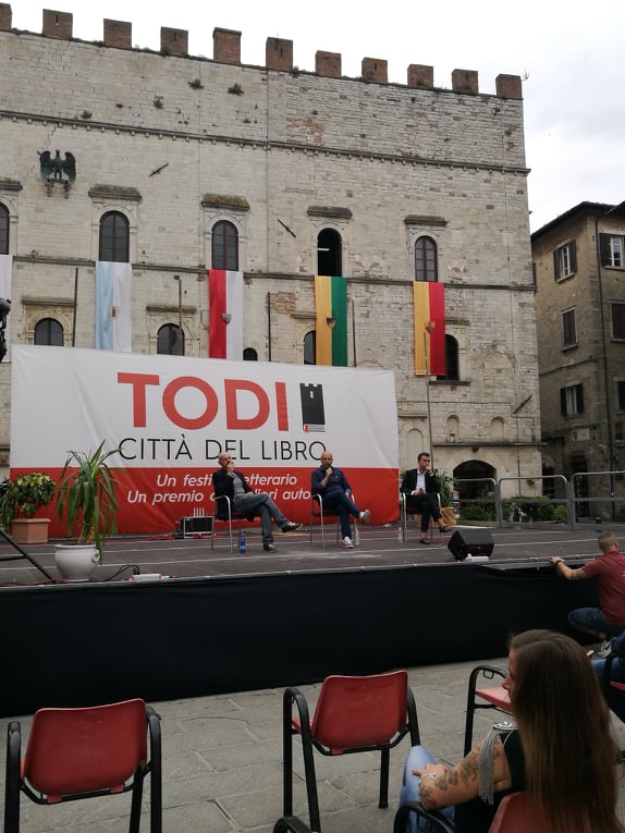 “Todi città del libro”, tanto rumore per nulla! E “Paperino reazionario” è un paradosso. Forse!