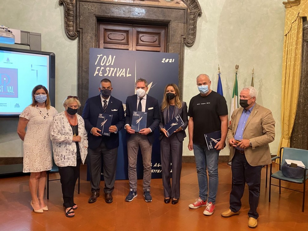 XXXV° Todi Festival, debutto con “L’inizio del buio” di Walter Veltroni | Tutto il programma