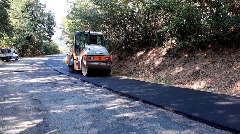 Viabilità, iniziati lavori di asfaltatura sulla Sp 106 della Baucca