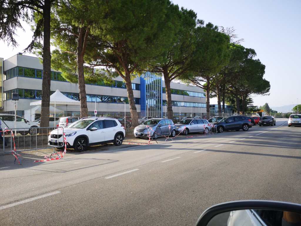 Centro vaccinale, a Bastia Umbra è caos | Lega e Pd all’attacco